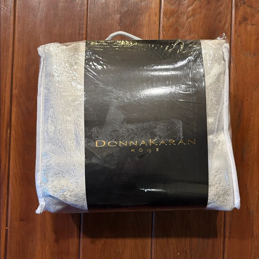 Donna Karan Illusion Duvet Cover